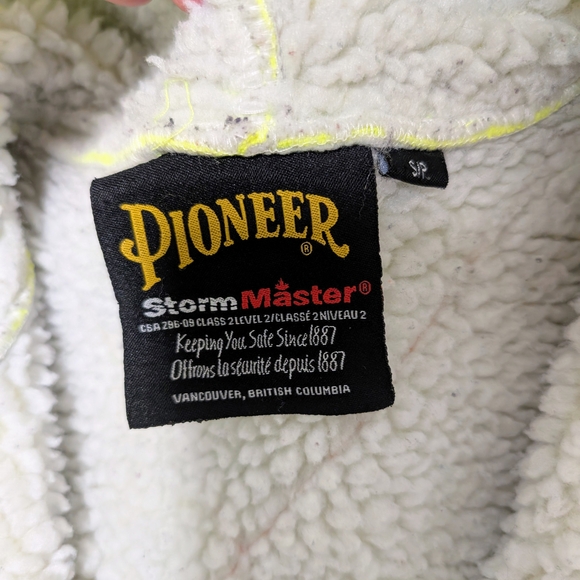 High-Visibility Yellow Safety Jacket with Reflective Stripes - Picture 6 of 7